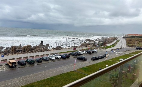 Arrendamento de apartamento T3 na Avenida da Beira-Mar, 957