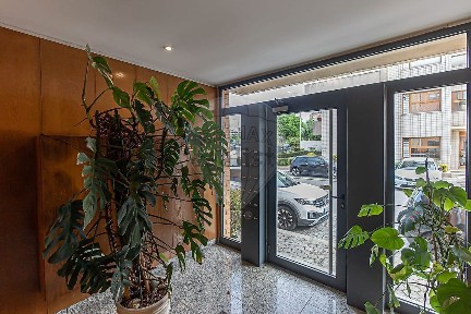 Arrendamento de apartamento T3 na Praceta Vitorino Nemésio