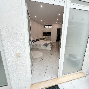 Apartamento T0 à venda na Rua Elias Garcia, 19