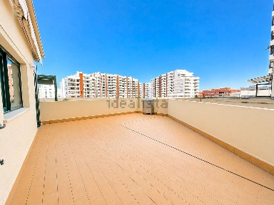Apartamento T1 à venda na Rua António Feu, 12