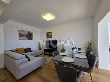Apartamento T3 à venda na Rua João da Rosa