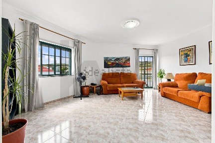 Apartamento T3 à venda na Rua António Viegas Calçada s/n