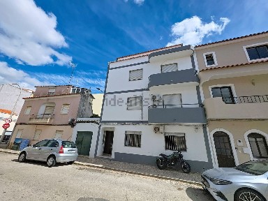 Apartamento T3 à venda na Rua Doutor Fonseca de Almeida, 7