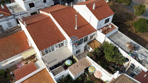 Apartamento T3 à venda na Rua General Humberto Delgado, 16
