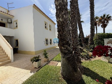 Apartamento T2 à venda na Rua da Vela Latina, 39