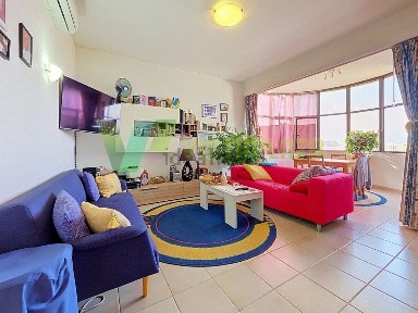 Apartamento T1 à venda na Rua Engenheiro José de Bívar