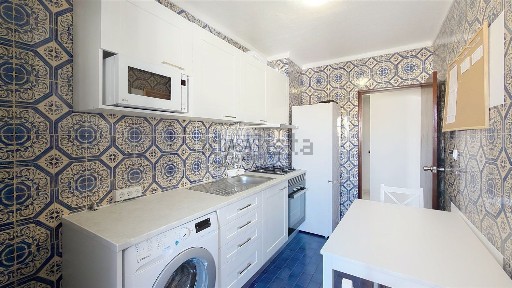 Apartamento T1 à venda no Largo de Camões, 2