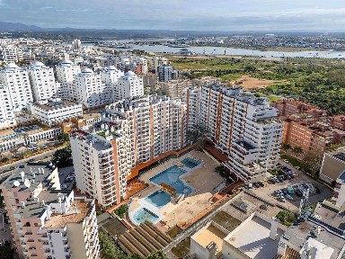 Apartamento T1 à venda na Avenida das Comunidades Lusíadas