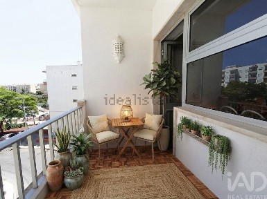 Apartamento T2 à venda em Três Bicos