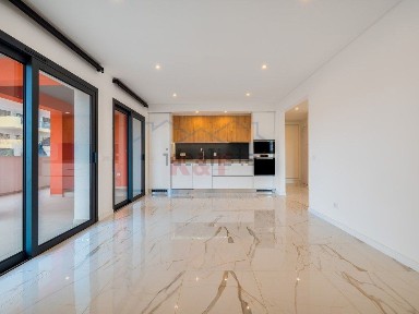 Apartamento T3 à venda na Rua Drummond de Andrade, 12