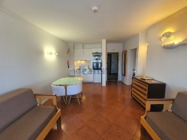 Apartamento T1 à venda na Rua do Município s/n