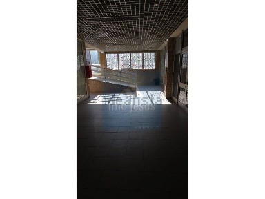 Arrendamento de espaço comercial na Soares dos Reis - Rasa de Cima