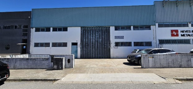 Arrendamento de armazém na Rua Zona Industrial de Soeiro III