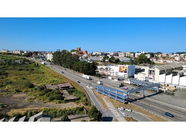 Arrendamento de armazém na Rua Arroteia s/n
