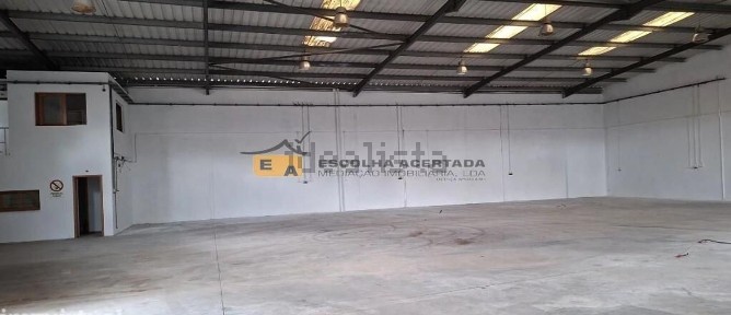 Arrendamento de armazém em Vilar e Mosteiró