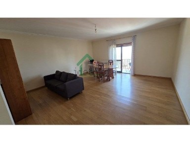 Arrendamento de apartamento T3 na Travessa da Trapa