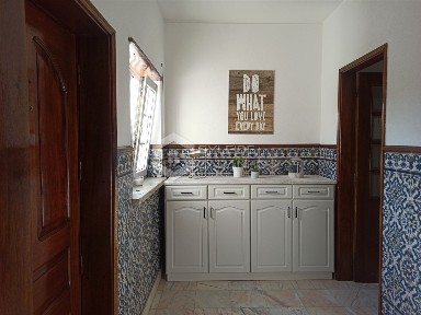 Arrendamento de apartamento T4 na Rua Viriato, 10