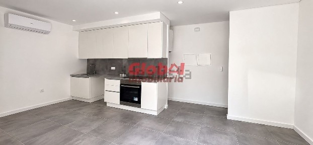Apartamento T1 à venda em Repeses e São Salvador