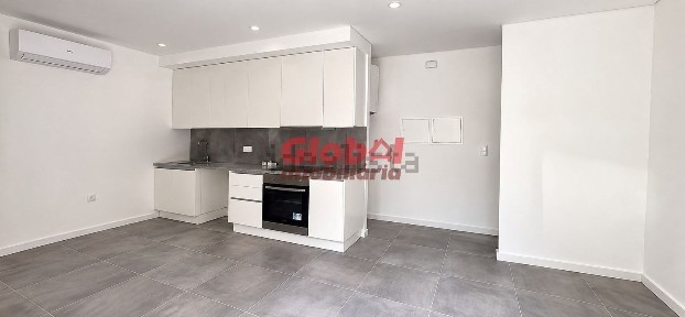 Apartamento T1 à venda em Repeses e São Salvador