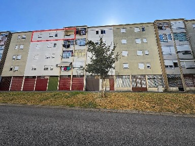 Apartamento T3 à venda na Rua António Sérgio