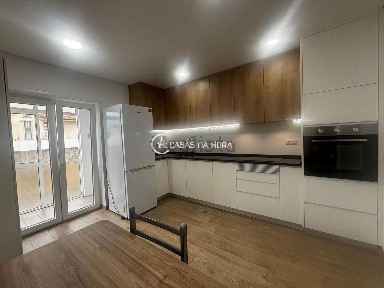Apartamento T3 à venda na r São Simão, Br s João Da Carreira