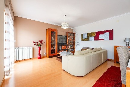 Apartamento T3 à venda na Rua da Restauração