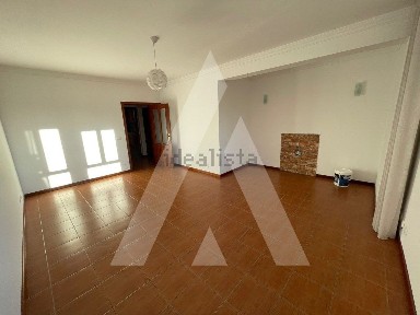 Arrendamento de apartamento T3 em Currelos