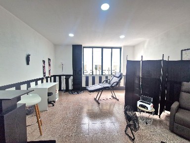 Espaço comercial à venda na Rua Cândido dos Reis, 12
