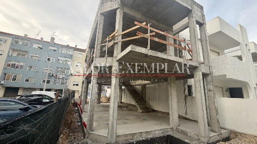 Moradia geminada à venda no Centro do Montijo