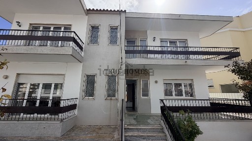 Moradia geminada à venda na Cruz de Pau