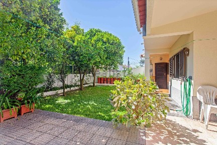 Casa ou moradia à venda na Rua Júlio Dinis, 9