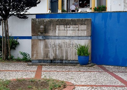 Moradia independente à venda na Urbanização do Bom Pastor
