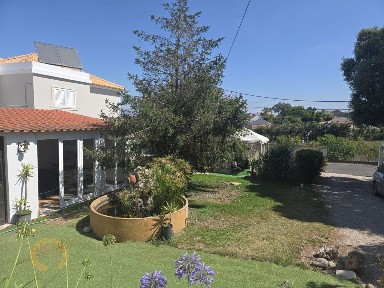 Moradia independente à venda em Santiago (Sesimbra)