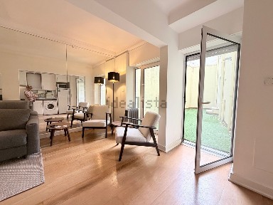 Arrendamento de duplex na Rua Miguel Lupi, 32