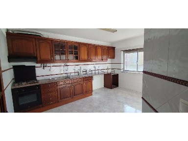 Arrendamento de apartamento T3 na Avenida Amélia Rey Colaço