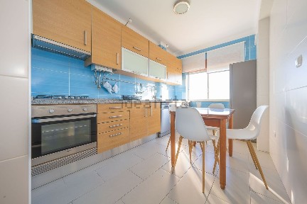 Arrendamento de apartamento T3 na Rua Irene Lisboa