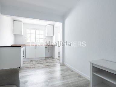 Arrendamento de apartamento T1 na Rua de São Pedro da Caparica, 15