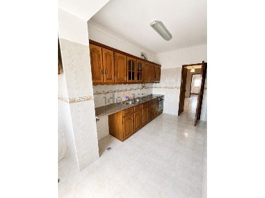 Arrendamento de apartamento T3 na Rua Aquilino Ribeiro, 3