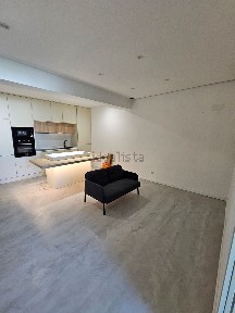 Arrendamento de apartamento T3 na Avenida 1º de Dezembro de 1640, 588