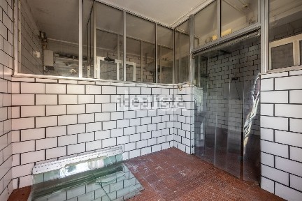 Arrendamento de espaço comercial ou armazém na Rua Dom José Alves Correia da Silva