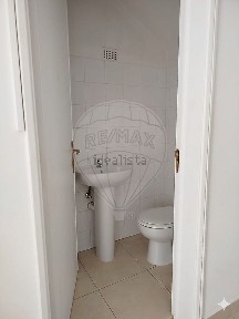 Arrendamento de espaço comercial na Rua Miguel Bombarda