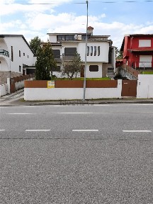 Moradia independente à venda em Valpaços