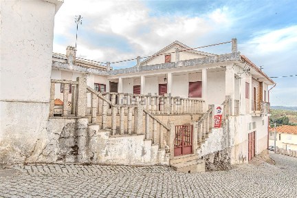 Moradia em banda à venda em Sitio das Adegas