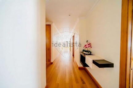 Arrendamento de apartamento T5 na Rua Manuel António Rodrigues