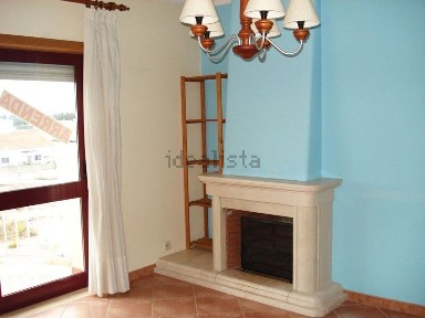 Arrendamento de apartamento T2 em Santo Onofre e Serra do Bouro