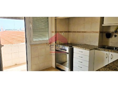 Arrendamento de apartamento T3 na Rua 1º de Dezembro