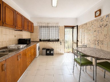 Apartamento T3 à venda na Rua Outeiro da Condessa