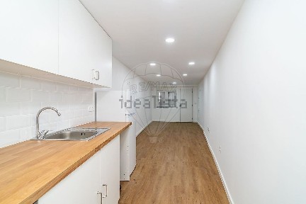 Apartamento T0 à venda no Largo Misericórdia