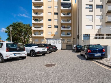 Apartamento T1 à venda na Rua Flores da Beira Mar s/n