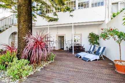 Apartamento T8 à venda na Rua Praia da Fonte s/n